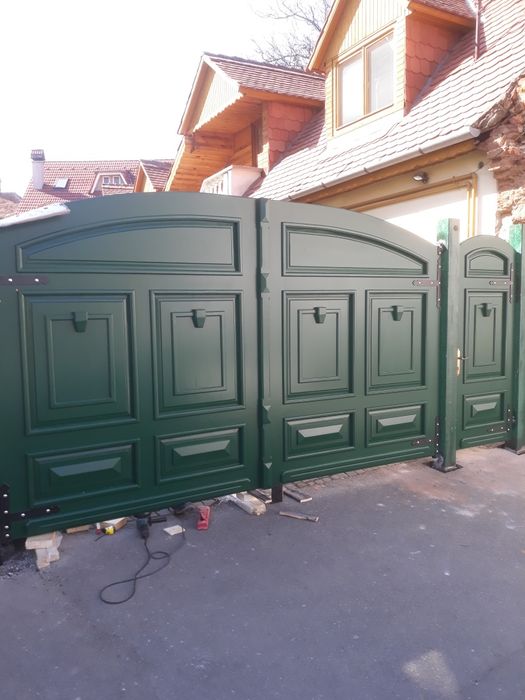 Porti din lemn doar pe comanda