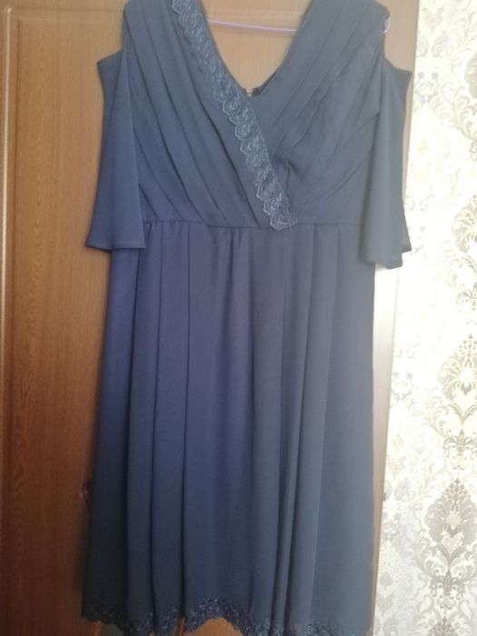 Vând rochiță bleumarin din voal