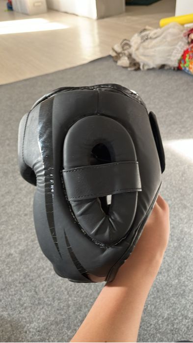 Боксерский шлем venum