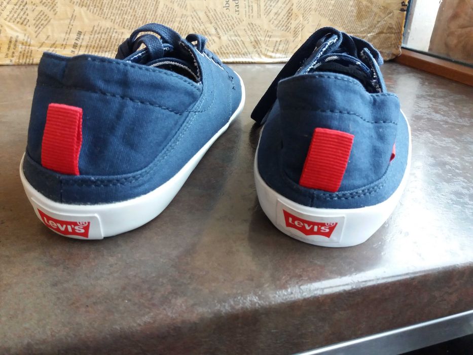 мъжки спортни обувки,гуменки,кецове,маратонки  Levi's ном 41 нови