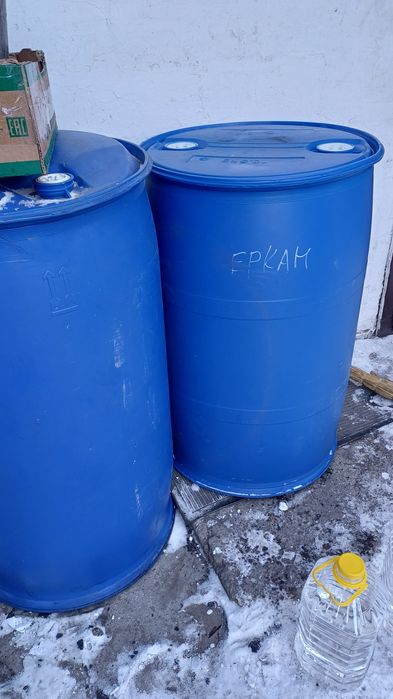 Продам 200 литровые бочки
