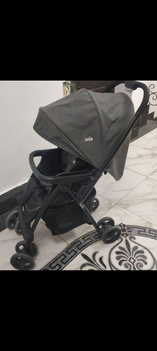 Продам прогулочную коляску Joie