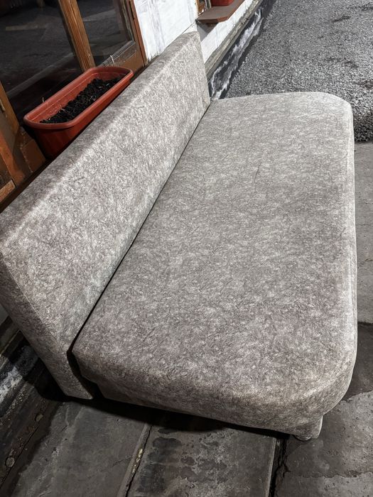 Продам диван в отличном состояний!