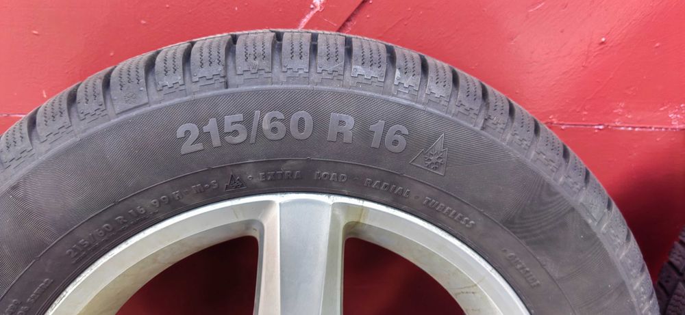 vând 4 roți iarna Passat B8 215/60/16