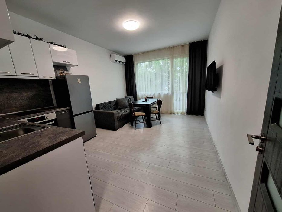 Дава се под наем Тристаен апартамент в Варна, Колхозен пазар - 90 кв.м за 511 € - Снимка #1