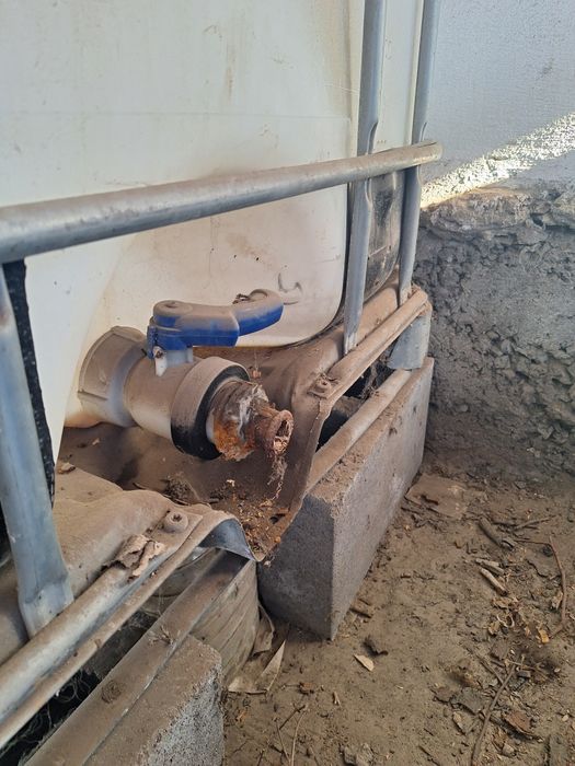 Продам ёмкости б/у объем 1000 литров.