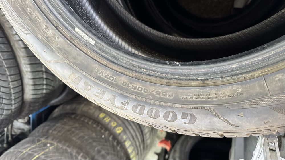 255 50 19 goodyear 4 броя зимние шины 90%