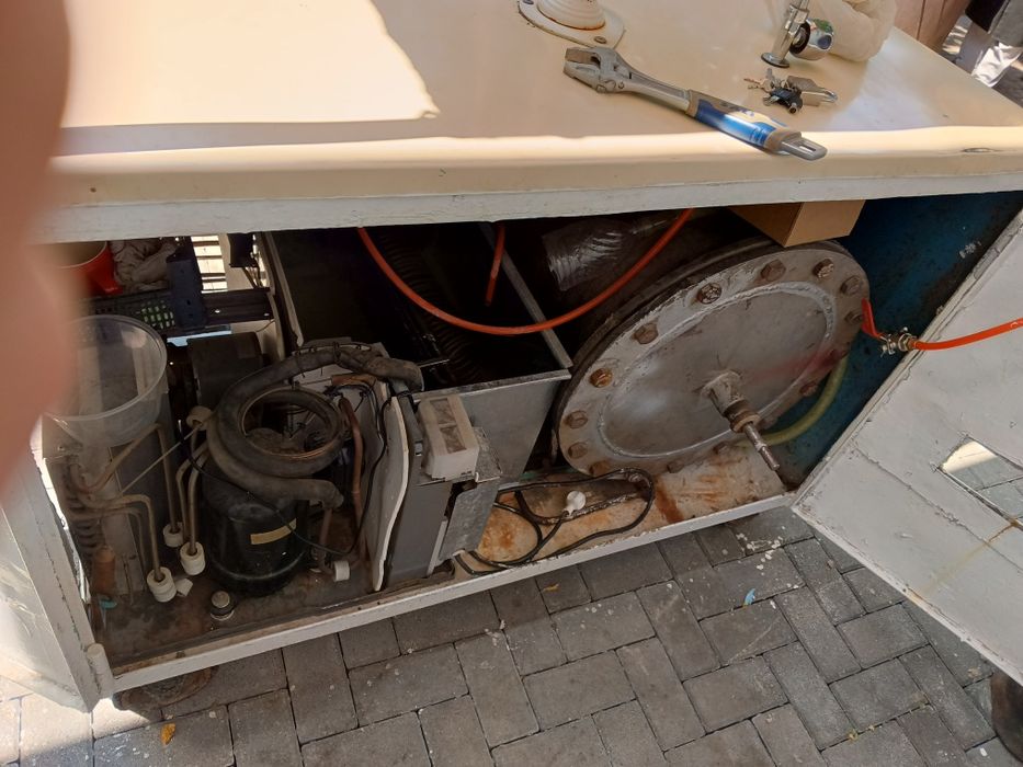 Продается газ бутка в хорошем состоянии  холодит отлично .