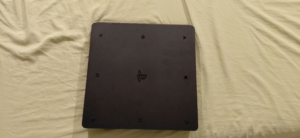 Playstation 4 slim  cu 2 controlere și GTA 5
