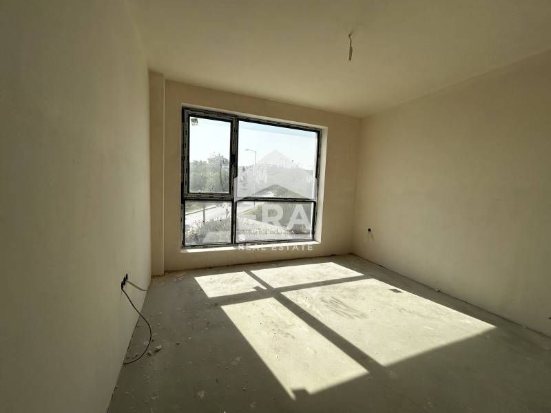 Двустаен, ексклузивен, югозападен апартамент за продажба, с морска пан