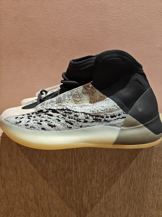 Ghete Yeezy QNTM