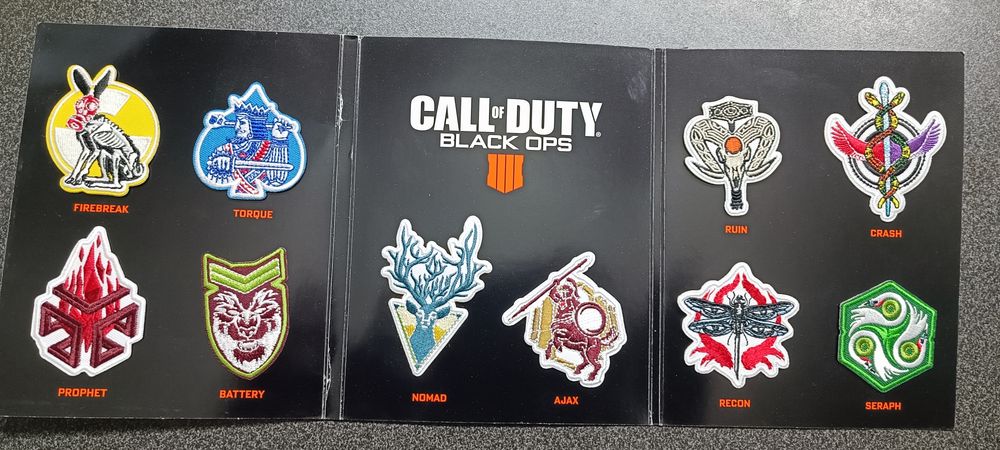 Продам нашивки и фигурки call of duty