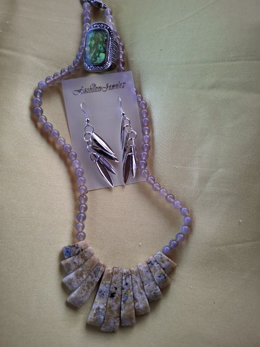 Set colier  peridot și cuart fumuriu inel sidef și cercei