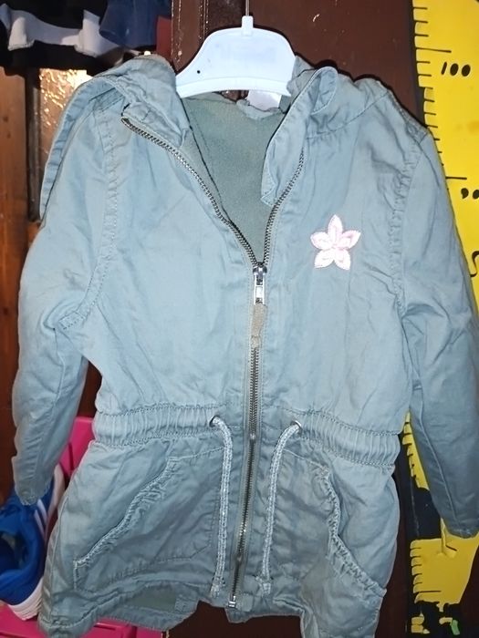 Дрехи за малка госпожица 2-4 години.