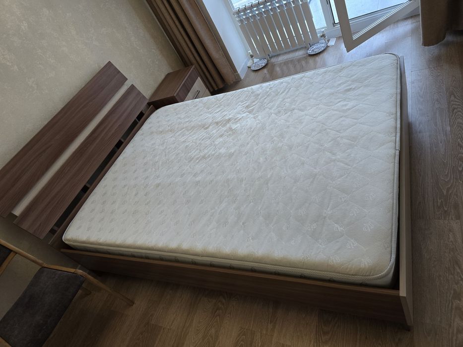 Кровпть 140×200 вместе с матрацом. Самовывоз