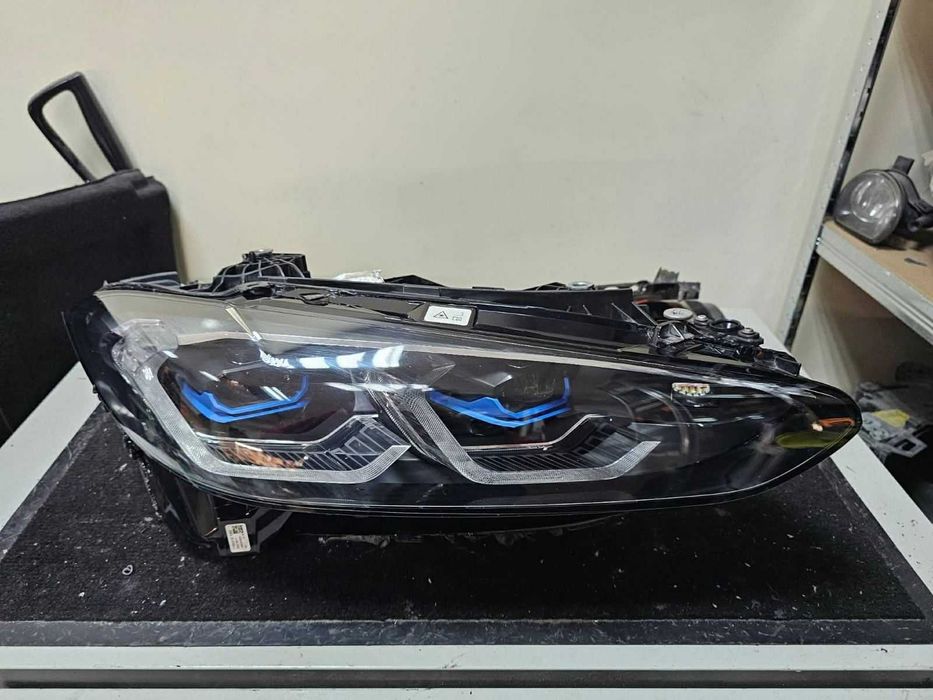 Десен фар за BMW 3 4 M3 M4 Laser G20 G22 G80 G82  в отлично състояние.