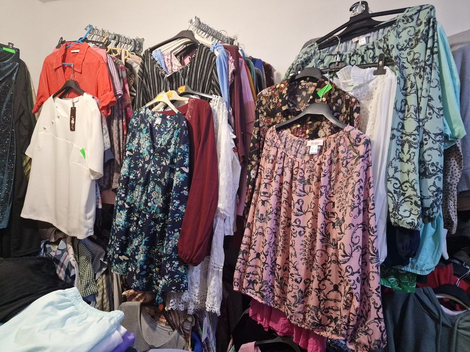 Lot haine calitate superioara, o parte cu eticheta ,diferite mărimi