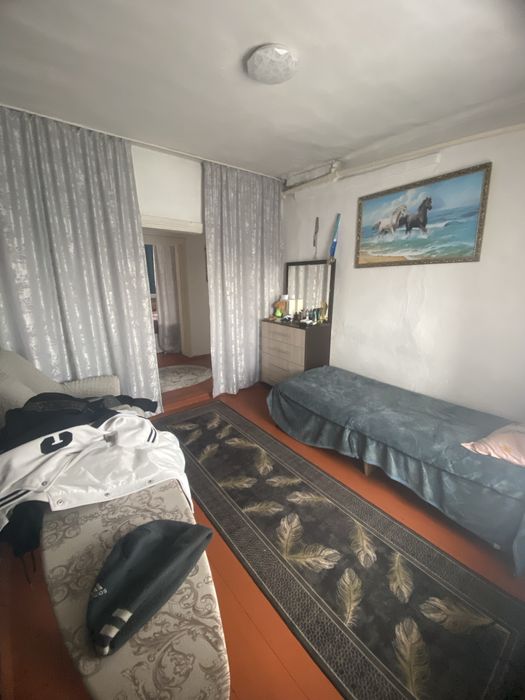 Продаеться дом с большим участком.