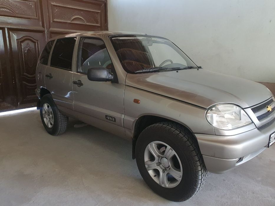 Niva chevrolet sotiladi