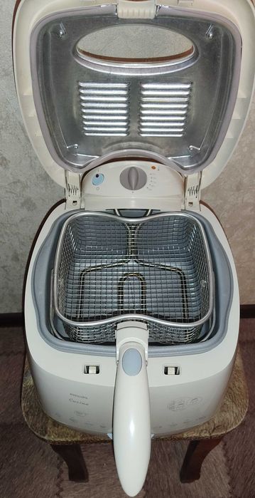 Фритюрница Philips Cucina HD 6140