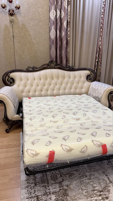 Мебель для гостиной. Диваны, стол