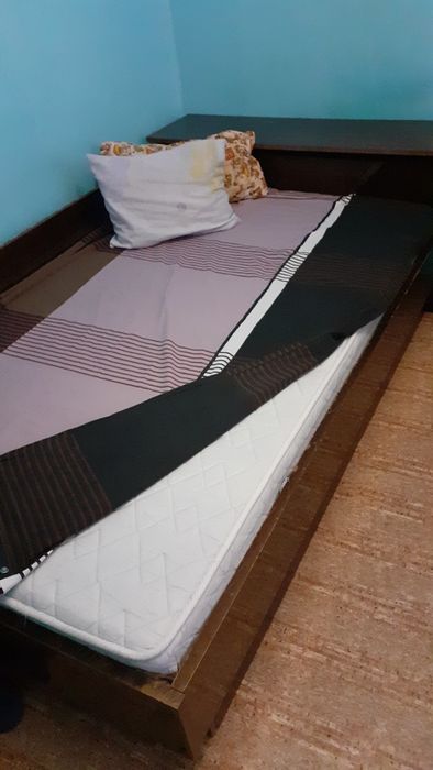 Продавам спалня с ракла и матрака
