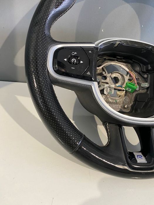 Volan cu incalzire R-DESIGN VOLVO S90 2016+ 39838210 31690694 32288776 32366296