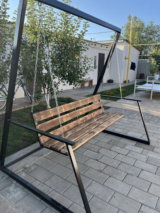 качели для двора и сада