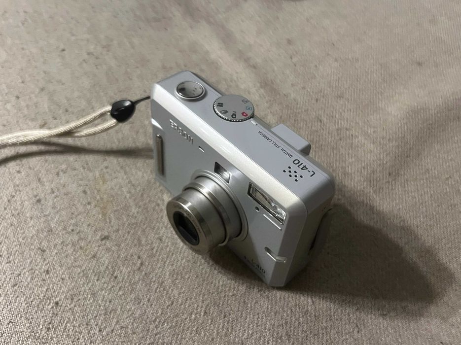 Aparat foto Epson PhotoPC L-410 CCD 4MP Zoom 3x Functional Cu Husa