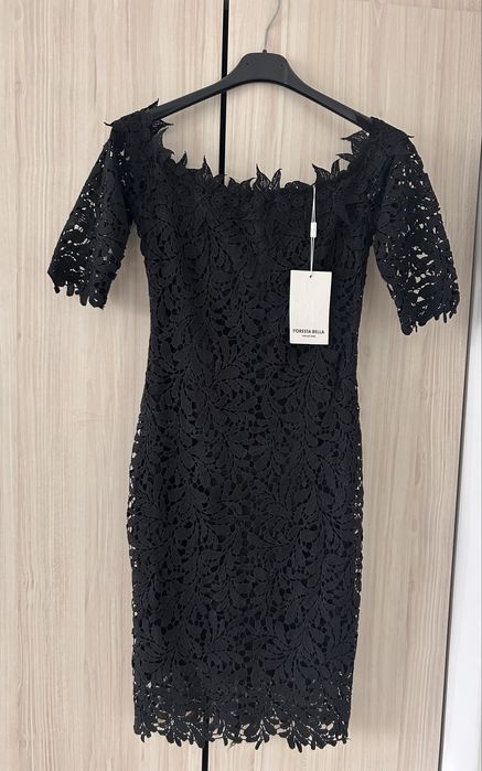 Черна дантелена рокля