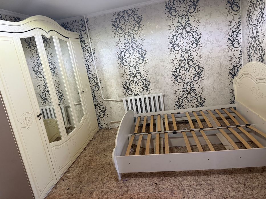 Продам спальный гарнитур