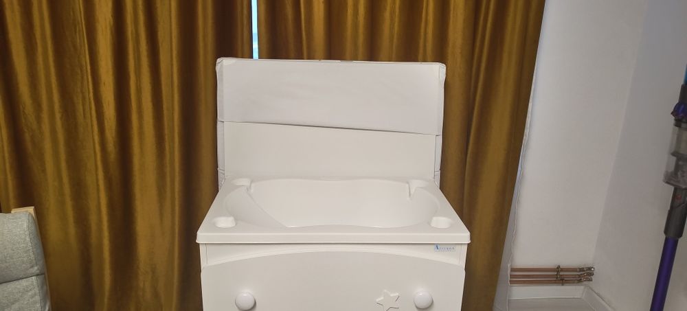Comoda infasat Mars Design Elegant cu Masuta Infasat