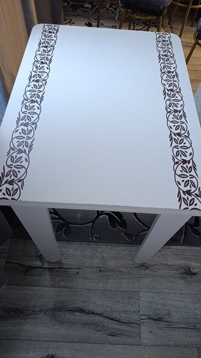 Стол со стульями