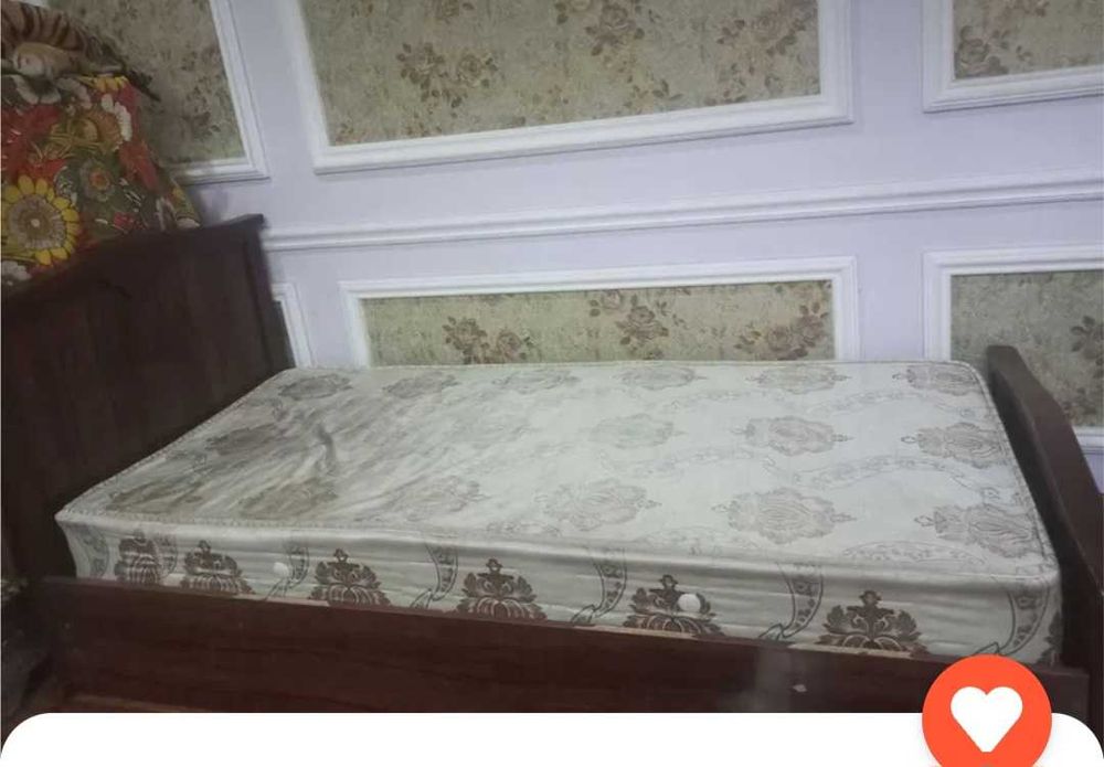 1 спальни кровать с матрасом . 1 кишилик кровать матраси билан.