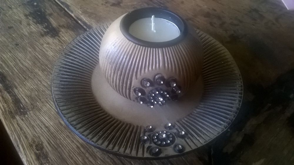 свещник с чинийка и стъклени камъчета CIRCLEWARE Decor New York