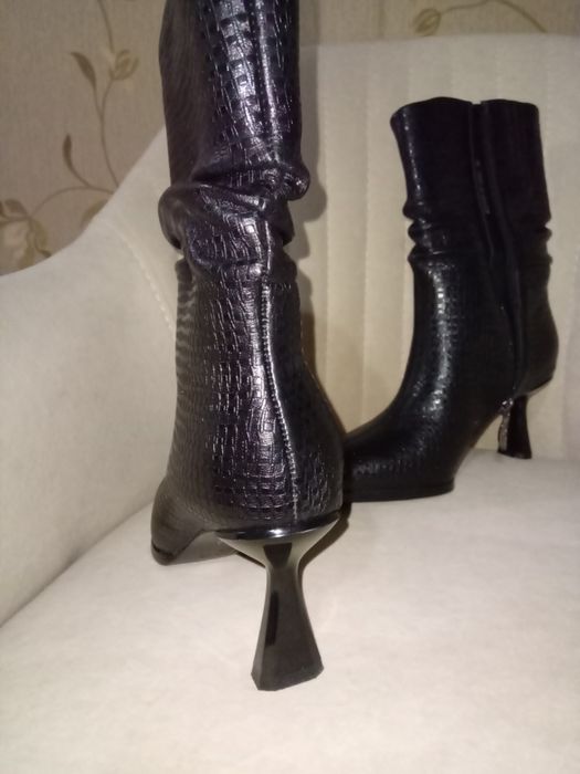 Ботинки кожанные.