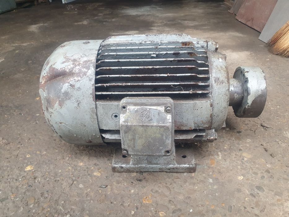 De vanzare 3 motoare trifazate