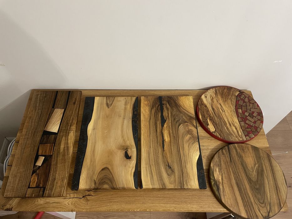 Vand tocatoare/platouri din lemn de nuc si rasina