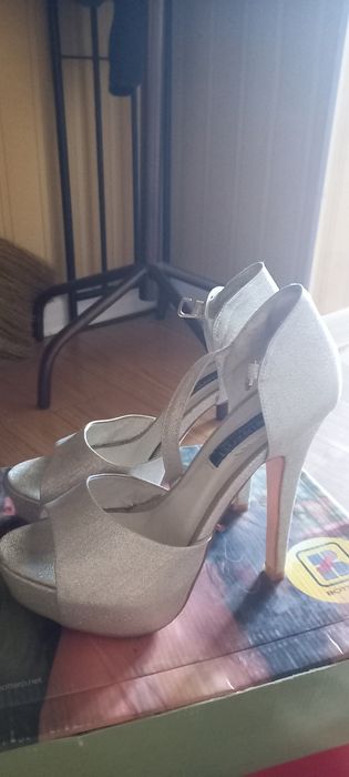 Залотистые туфли