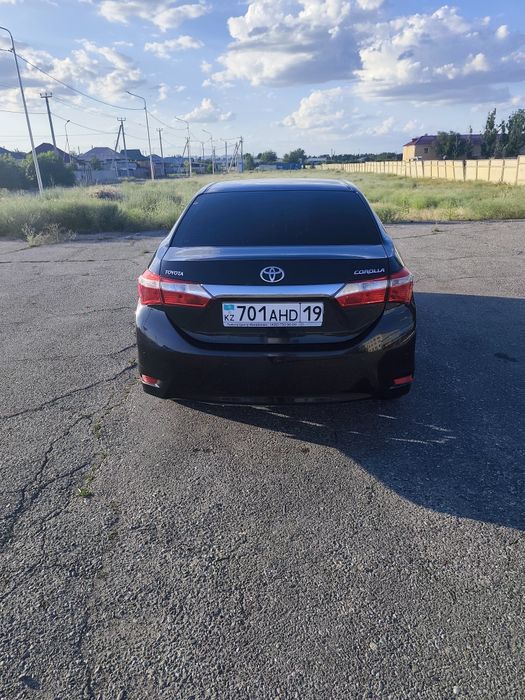 Автомашина тайота королла