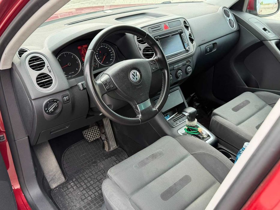 Volkswagen Tiguan / 4x4 / Automat / Navigatie / Proprietar