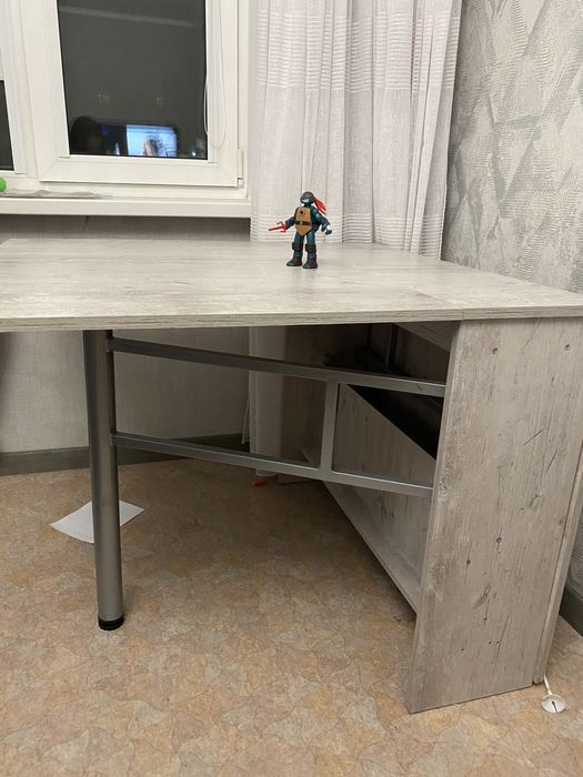 Продам новый стол книжка