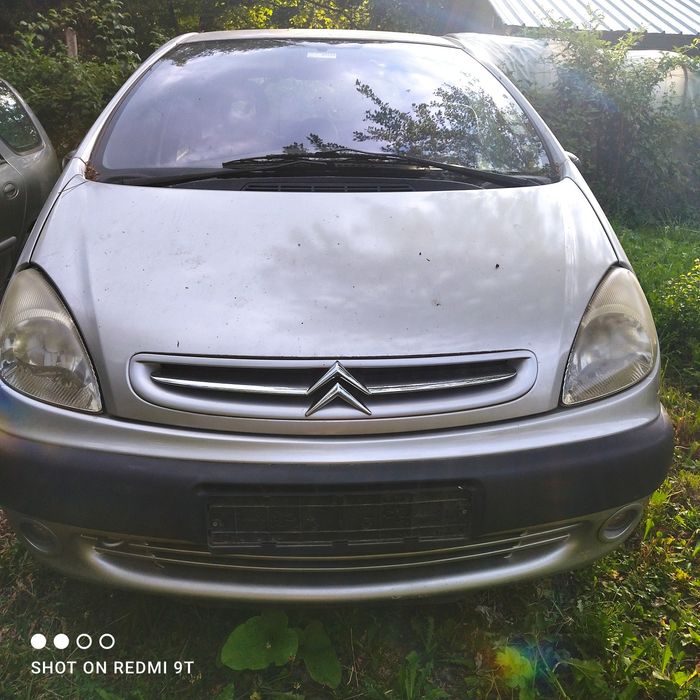 Ситроен Ксара Пикасо и Рено Лагуна 1