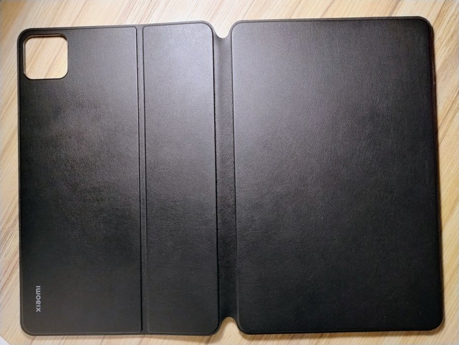 Таблет Xiaomi Pad 6 в комплект с Оригинален калъф с клавиатура, писалка и чанта за таблет.