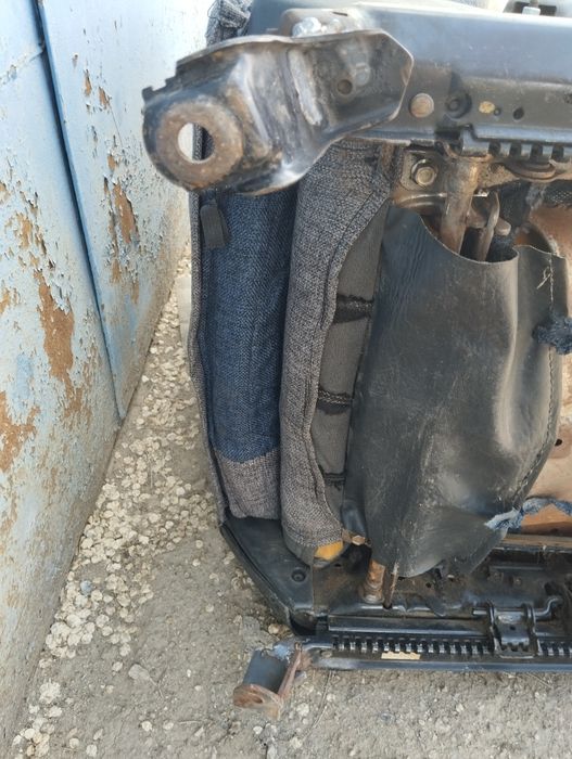 Передние сиденья на авто