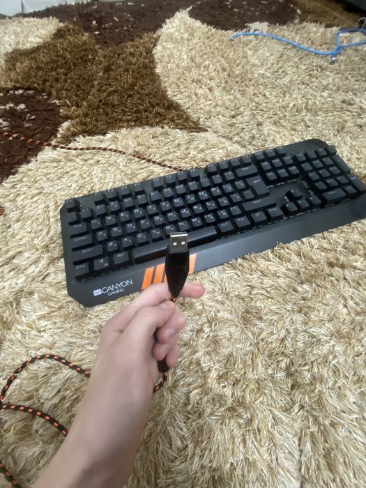 Продам клавиатуру игровую