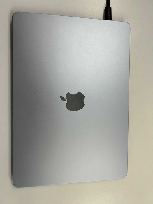 Laptop MacBook Air 13, cu procesor Apple M4, 10 nuclee CPU si 8 nuclee GPU, 16GB RAM, 256GB, Sky Blue INT KB garantie