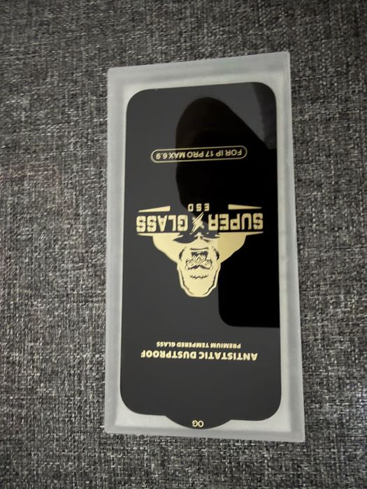 Husa iphone 16 pro cu aspect de 17 pro,