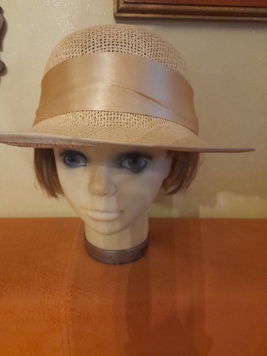 Manechin cap de fetiță vintage, deosebit