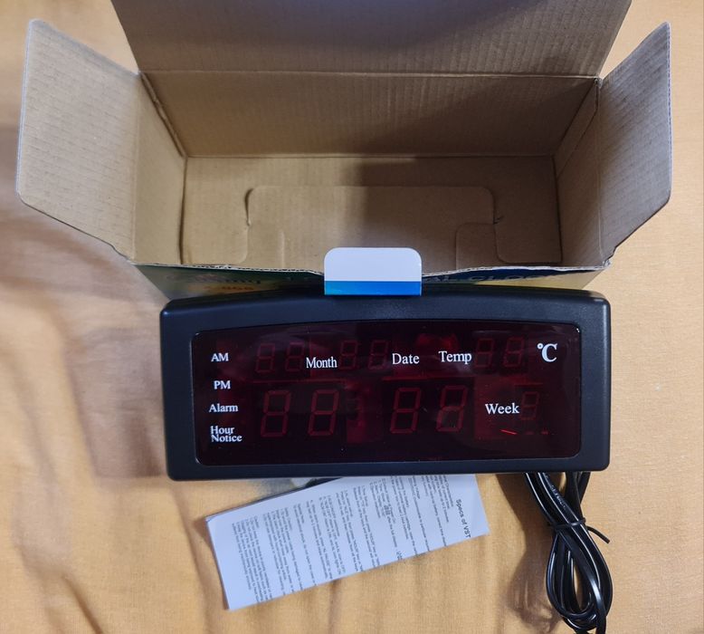 Дигитален лед часовник